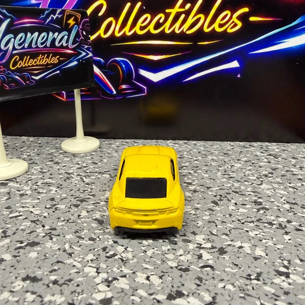 Maisto 2006 Chevrolet Camaro Concept Yellow Diecast Car 1/64 Scale Chevy Muscle